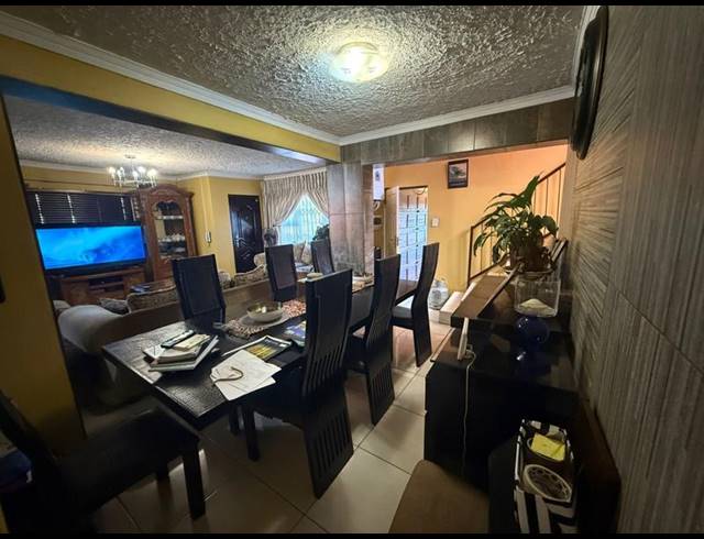 4 BEDROOM HOUSE FOR SALE IN COMMERCIA